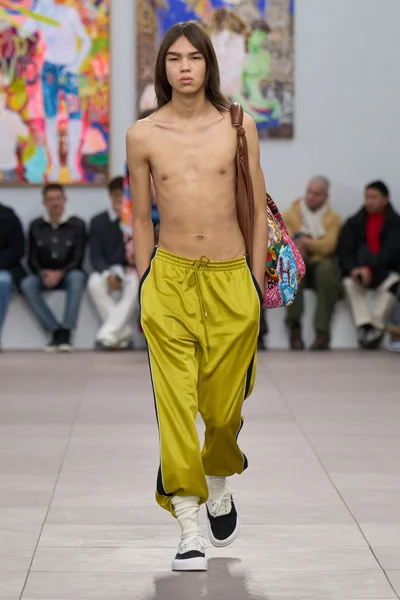 Look 13